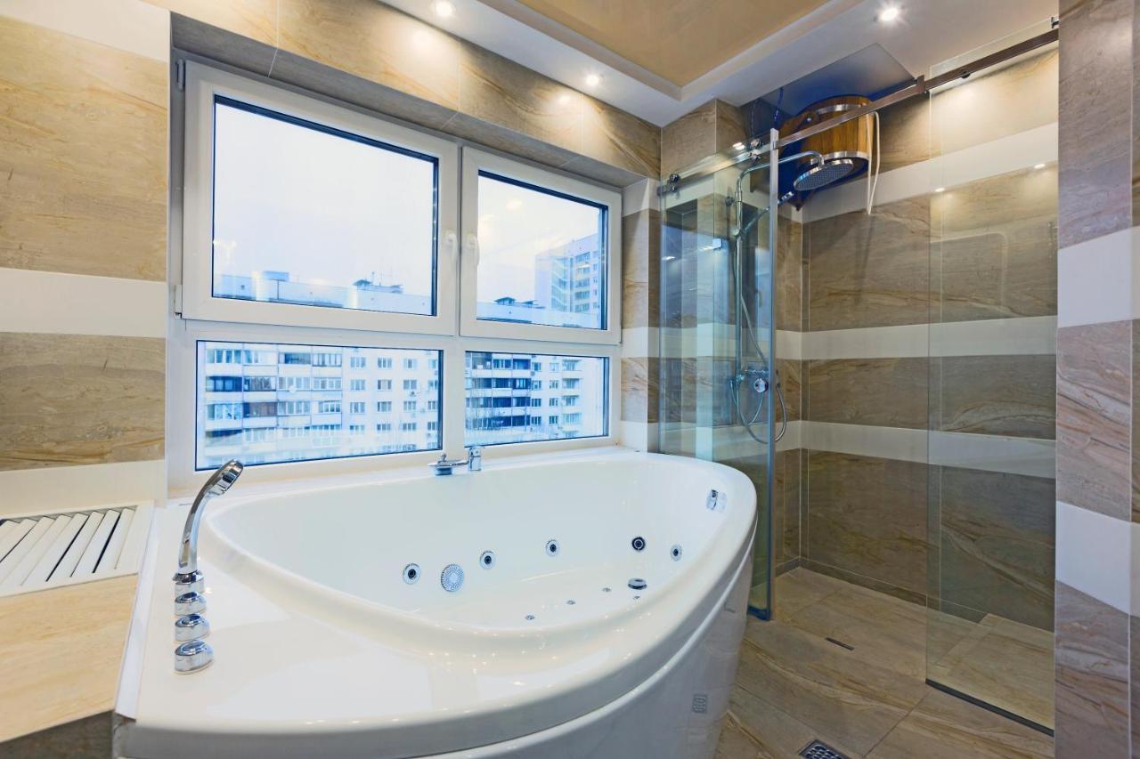 Hammam , Big Jacuzzi ,sauna , 2 Bedroom , Khrechatik Apartment *